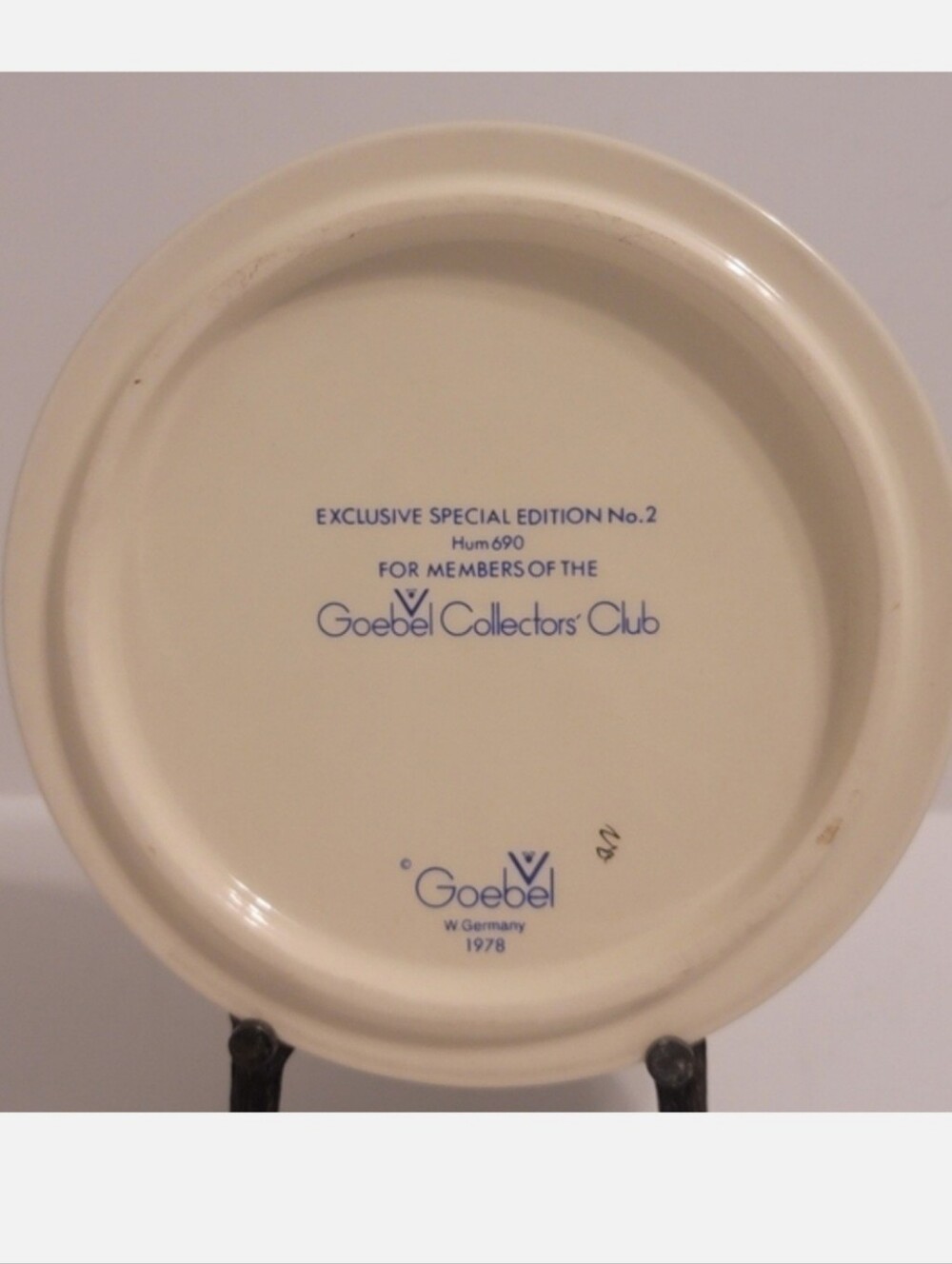 Hummel plate Goebel 1978 Collector's Club limited edition Smiling Through Girl - Picture 4 of 8
